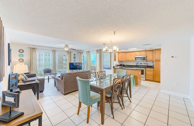 Condo 203: Regardez les dauphins jouer de notre grande chambre �� trois.