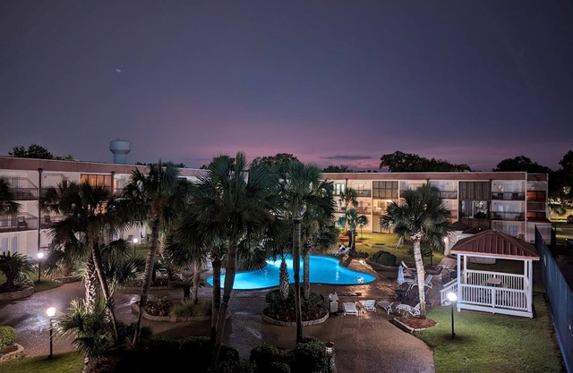 "Biloxi Bliss: Your Perfect Getaway for Relaxation and Comfort!"