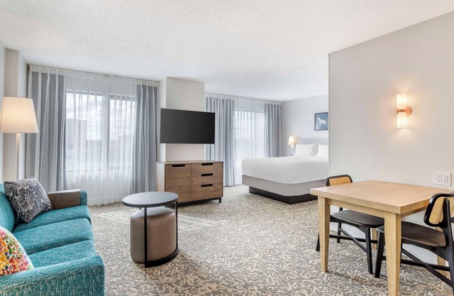 Perfect Home Base for Exploring Alamo City! Pet-Friendly! Free Buffet Breakfast!