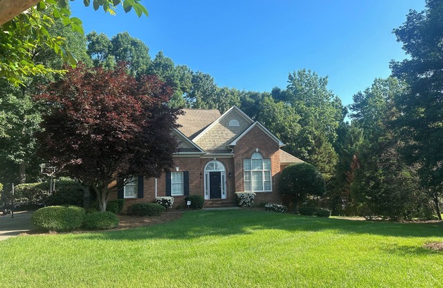 Perfect Home for a Getaway with access to the lake and a backyard skate bowl!