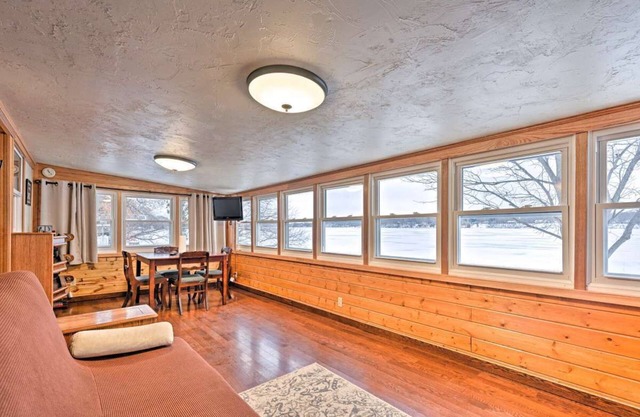 NEW: Perfect lakefront cabin for any time of year