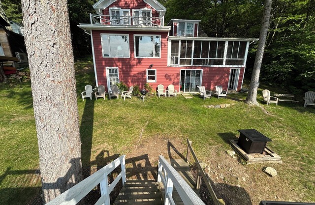 Perfect Lakefront Vacation Home on Lake George, NY with Dock Space