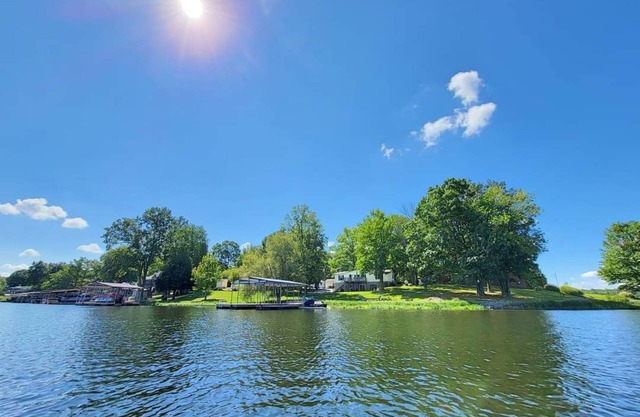 Retraite parfaite au bord du lac au lac d'Égypte - Maison énorme pour 2 familles, quai et plage