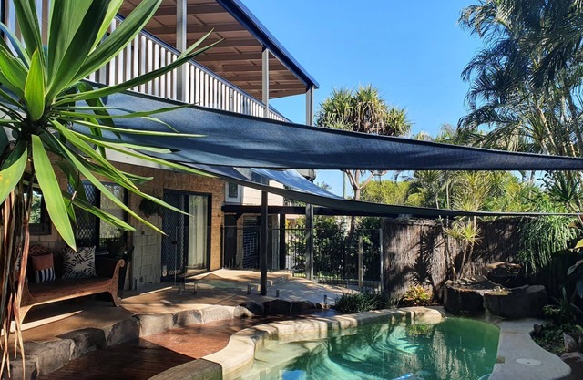43 Double Island Drive - Maison de vacances sur deux niveaux avec piscine. Situé à proximité de la plage et du CBD