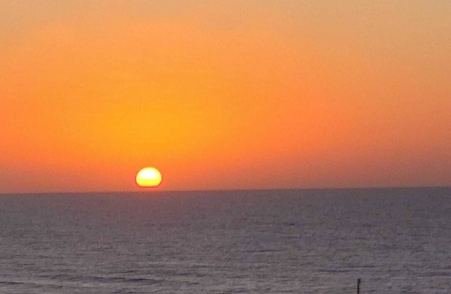 Perfect Location between Navarre & Pensacola Beaches, 1 minute from 50 Acre Zoo