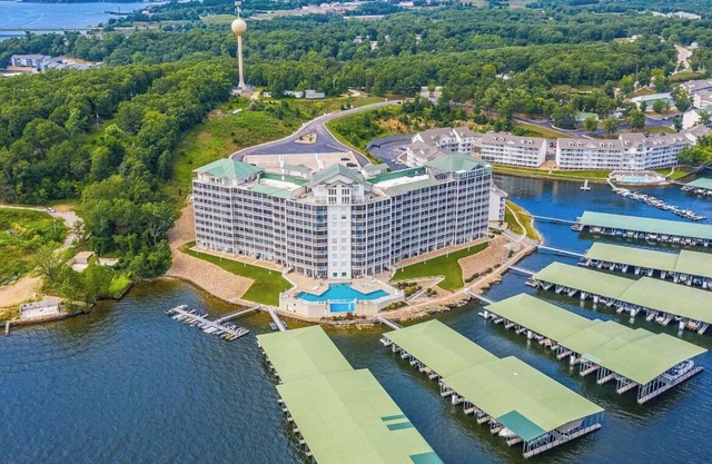 Perfect Location! Newly Remodeled- 2021 Condo right in the heart of Osage Beach