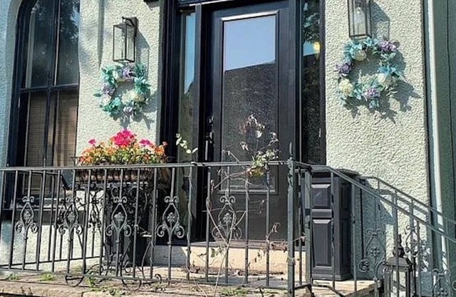 Perfect location-short walk to downtown and Lakeside Park Close to hwy 41 & 151