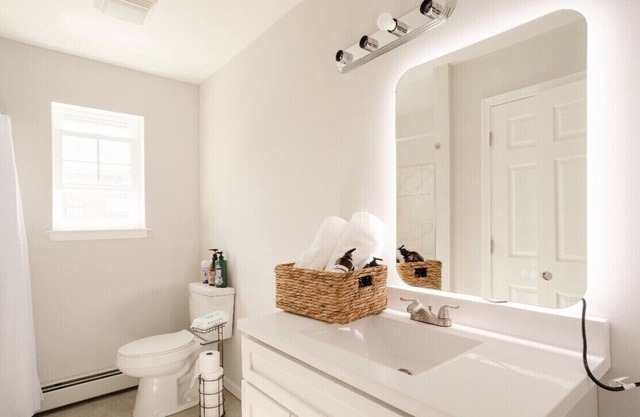 Perfect Location w/ everything in a comfort single room
