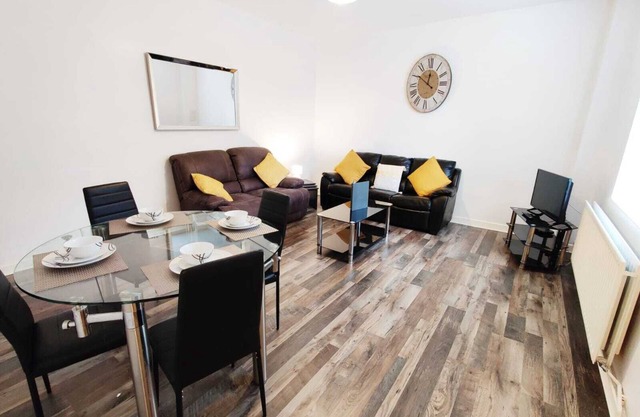 Perfect Location with parking -Jersey Lodge