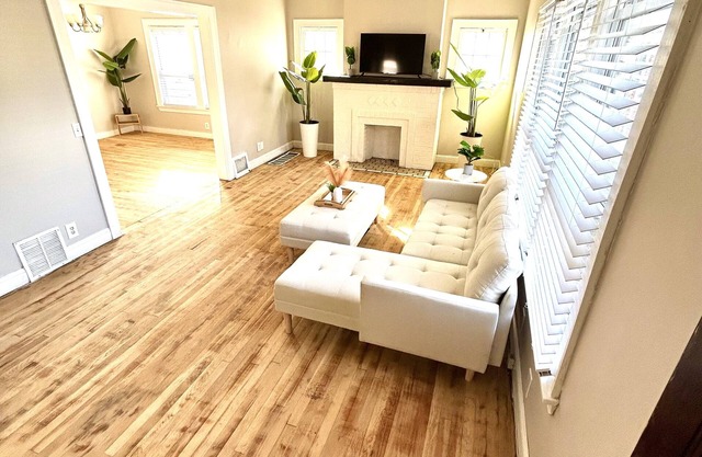 Perfect Mid Term Stay near Univ Circle, Hospitals, Progressive & Brown stadium