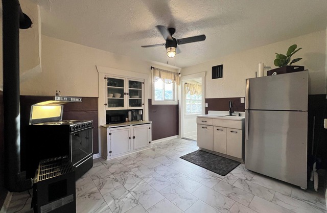 Perfect One Bedroom Home!