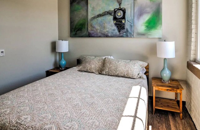 Perfect Private King Room in the Heart of Hickory!