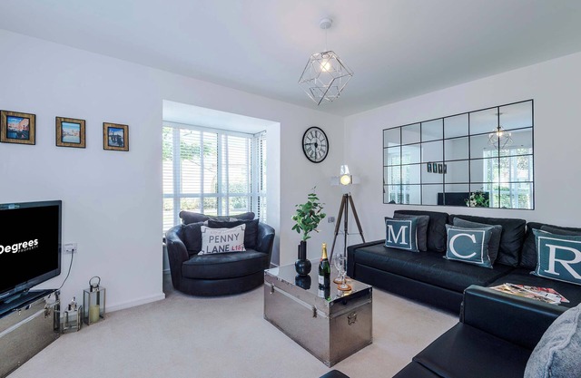 Perfect Riverside Home in Manchester, FREE Parking