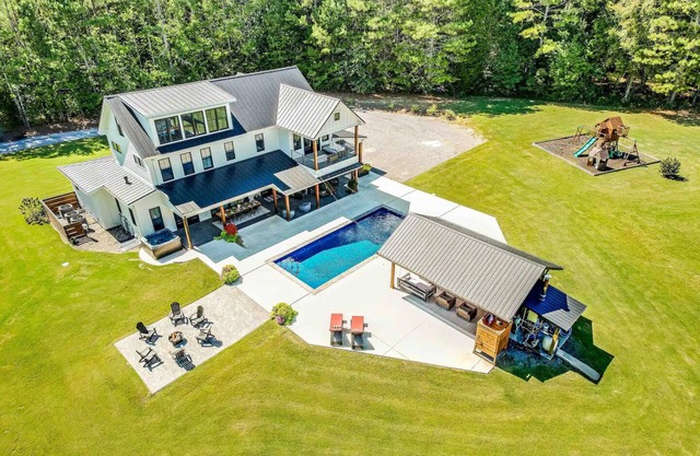 Perfect Secluded home with Private Pool, Hot Tub, Firepit, Children's Playground