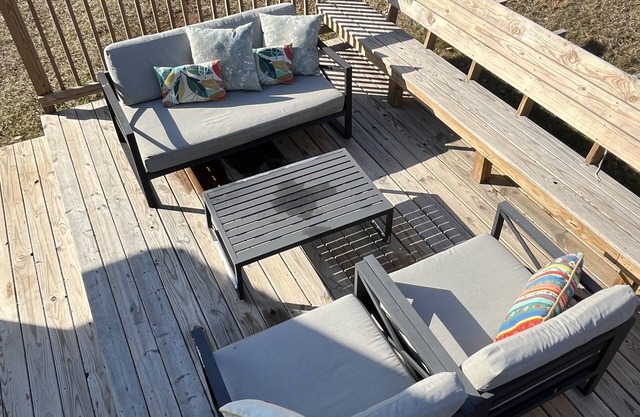 Perfect staycation get away!! Farmhouse on 3 acres with fire pit.