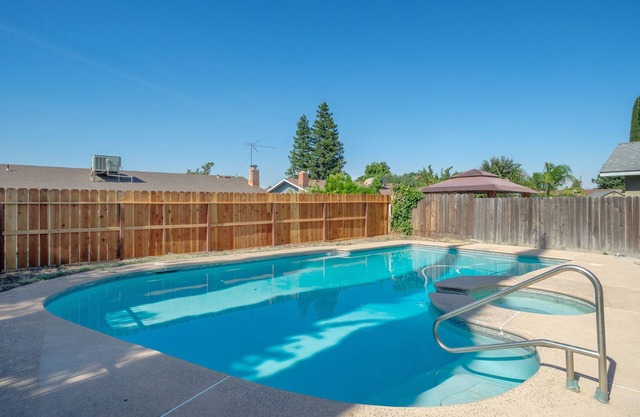 Perfect Summer Retreat in Clovis w Swimming Pool