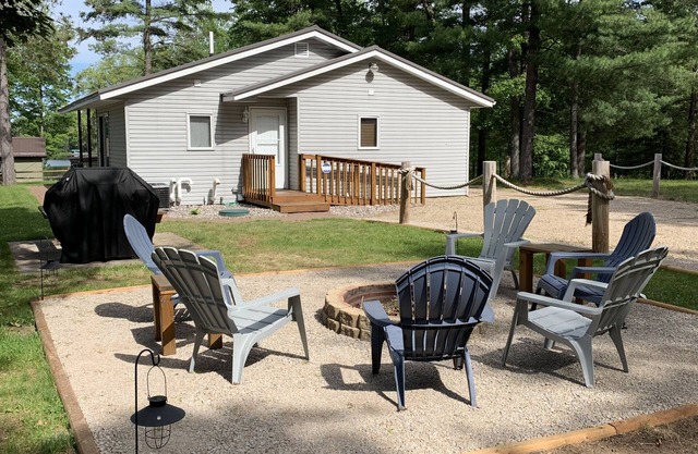 Sunset Cottages at Crooked Lake - Réservez les dates d'automne maintenant. De belles couleurs vous attendent!
