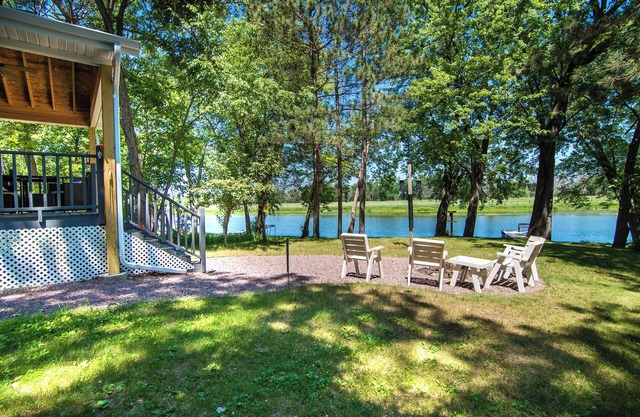 Perfect Waterfront Getaway between the Lakes