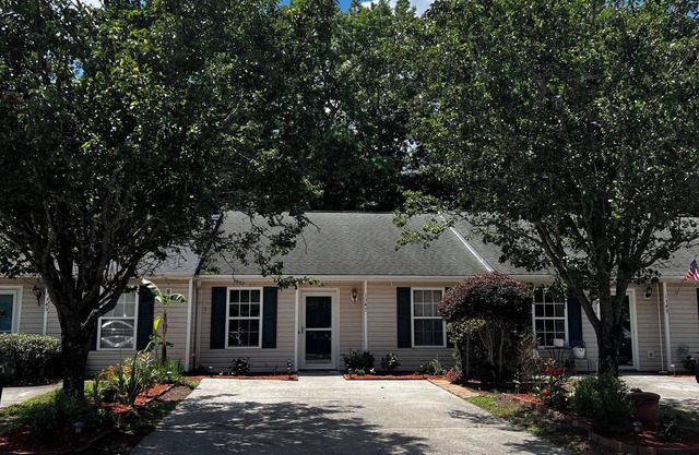 Perfectly centered between Historic Downtown Charleston and Folly Beach