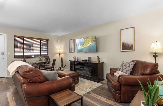 Perfectly located 2 bedroom condo - one block from downtown shops and restaurants!