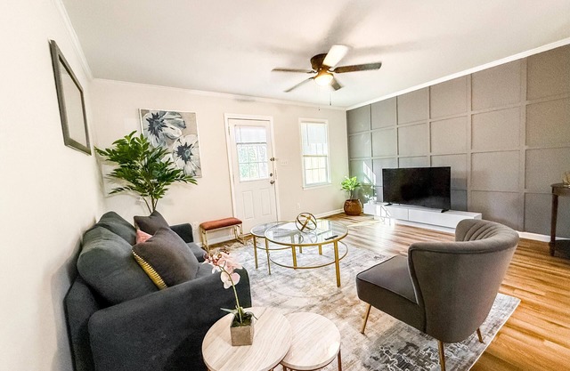 Perfectly located 2 en suite townhome in Raleigh