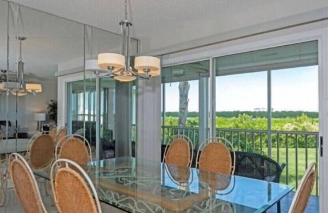 Beautiful condo close to beach