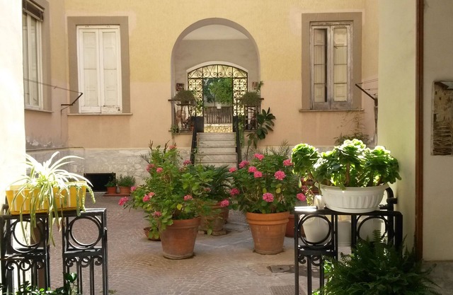 Period villa on Via Matteotti in San Giorgio a Cremano