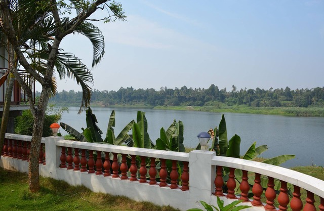 Periyar RiverView Homestay II, près de l'aéroport de Cochin, Kochi | RiverView AC Rooms