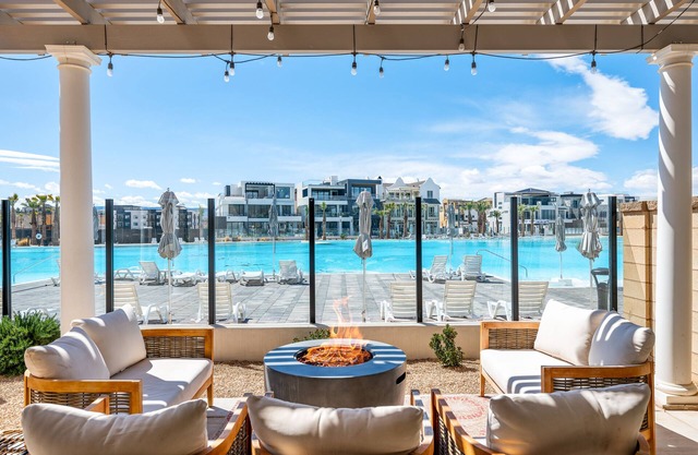 Persian Bliss: Desert Color Lagoon + Beaches