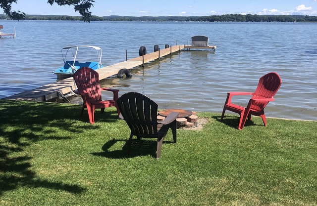 Animaux Et la famille sur le lac près de Gun State Park, restaraunts et casino.