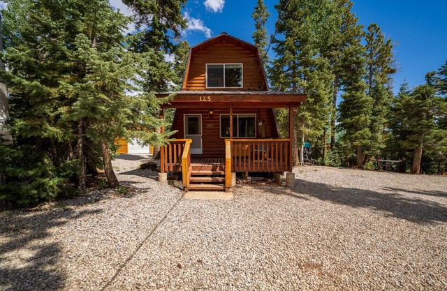 NEW! Pet & Family Friendly Rustic Relaxation Near Parks