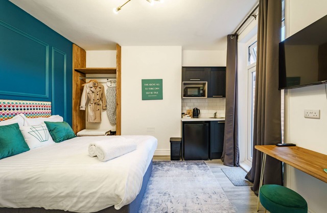 Studio-de Luxe-Douche-Pet Friendly