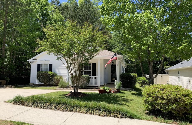 Pet friendly 1,150 sqft one story, 3 bedrooms, 2 full bath home