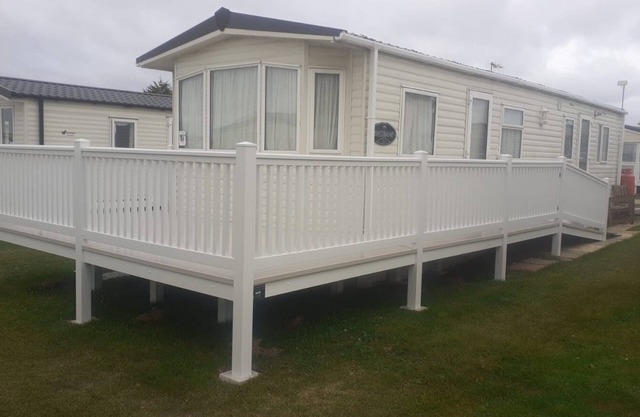 Pet friendly 2 bed caravan in coopers beach