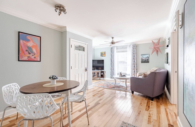 Pet Friendly - 2 Bedroom Cozy Nut Shell