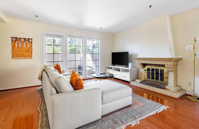 Pet-Friendly 2BR Condo in Cupertino near Apple HQ