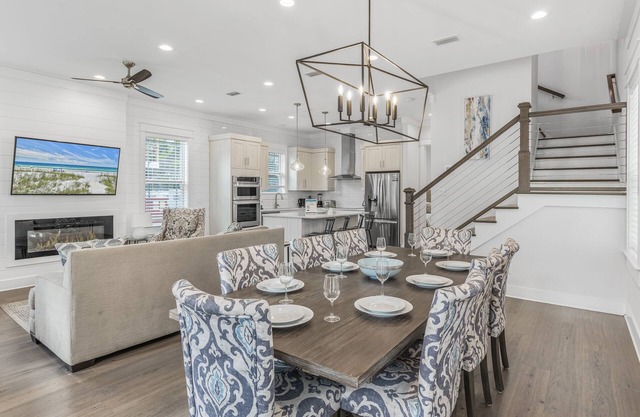 30A Beach House - Pet Friendly, Sleeps 17, Pool, Free Golf Daily, Golf Cart Incl