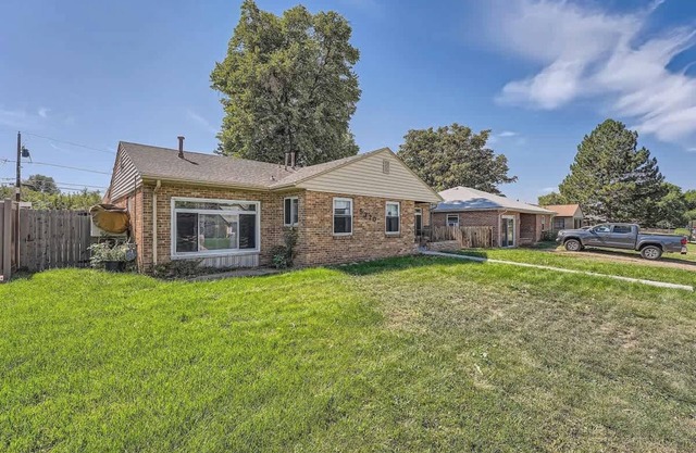 Pet-Friendly 3BR Home in Park Hill, Extended Stay