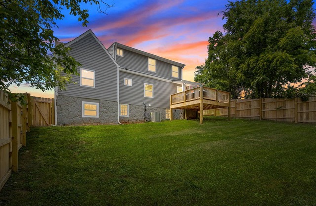 Pet Friendly, 2 Game Rooms w/ Pool Table & Xbox, 10 Min to Downtown, Sleeps 8