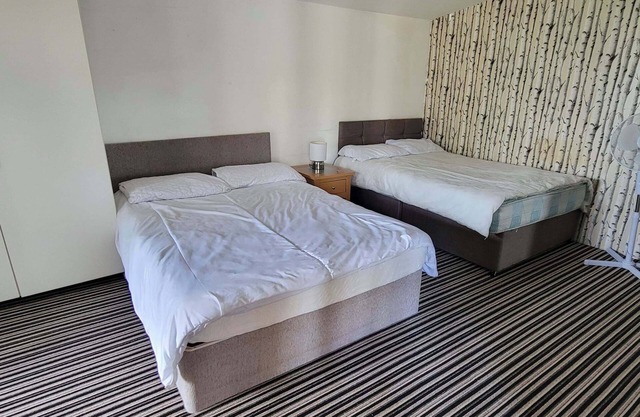Pet Friendly - 4 Guests - 13 min to the Beach