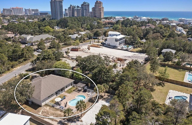 Pet-Friendly 4BR House in Miramar Beach with Private Pool!