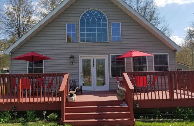 Pet friendly et charmant chalet juste 1/2 mile à pied du lac Pymatuning
