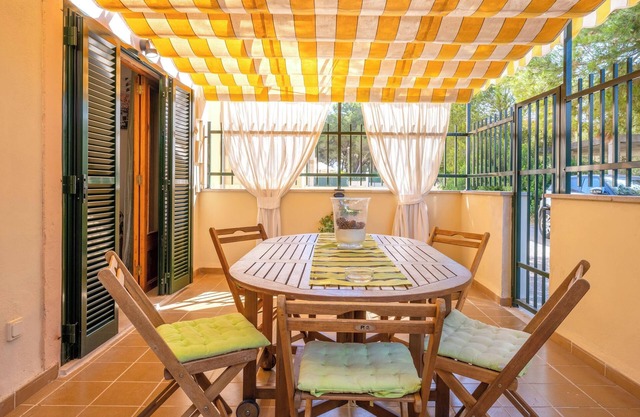 Apartment Santa Eulalia près de la plage avec vue sur la montagne, A/C, Wi-Fi, terrasse. Animaux ok