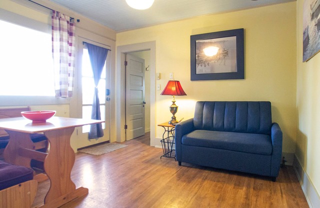 NOUVELLEMENT LISTÉ! APPARTEMENT MIGNON ET ANIMAL FAMILIER DANS LE CENTRE-VILLE!(Pêcheur)