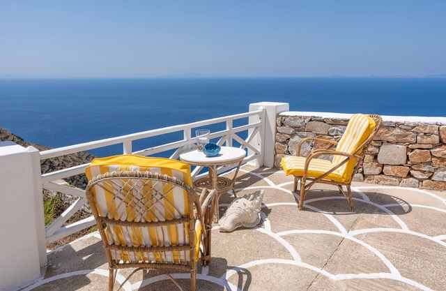 Appartement "Kimolos" avec vue sur la mer, bain à remous et Wi-Fi.