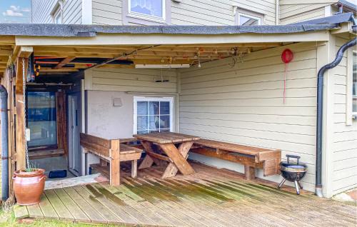 Pet Friendly Apartment In Harøy