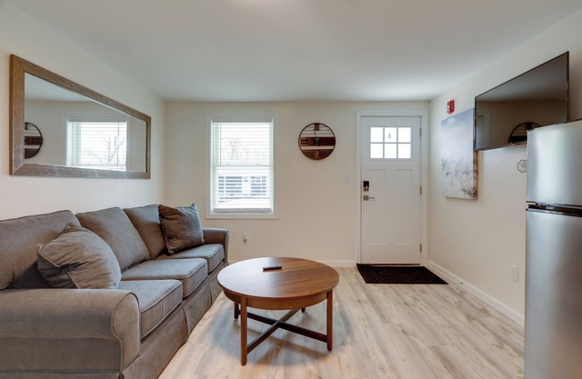 Pet-Friendly Apt Near Onset Beach on Cape Cod!