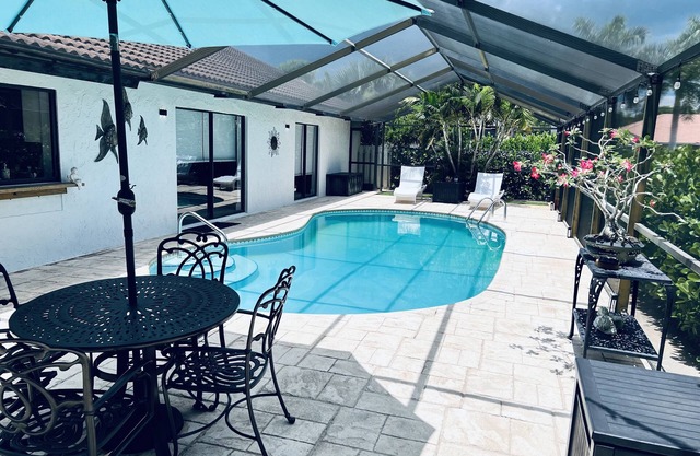 Pet Friendly Beach House. Very safe and quiet neighborhood