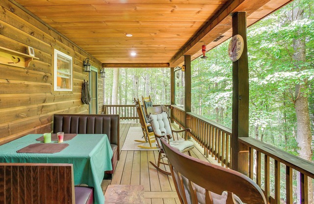 Pet-Friendly Byrdstown Cabin w/ Fire Pit & Porch!
