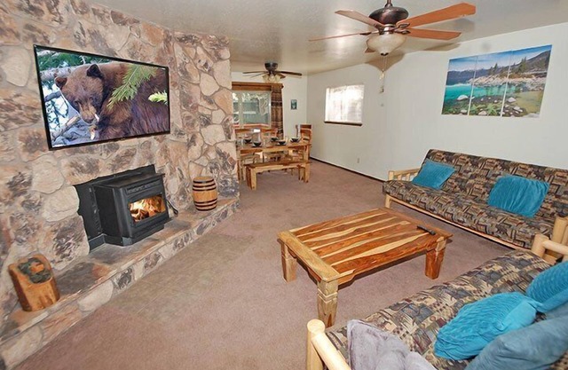 Pet Friendly - Central to 3 Ski Resorts!
